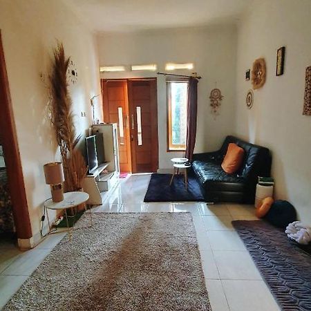 House In Bekasi Timur Villa Esterno foto