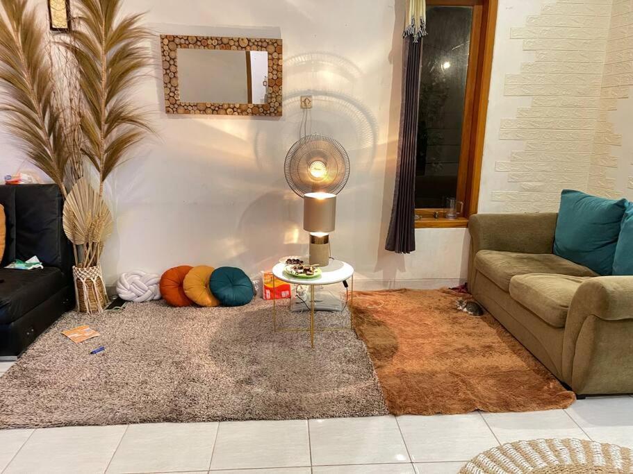 House In Bekasi Timur Villa Esterno foto