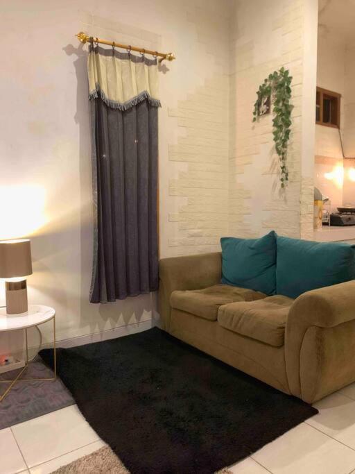 House In Bekasi Timur Villa Esterno foto