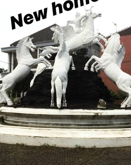 House In Bekasi Timur Villa Esterno foto