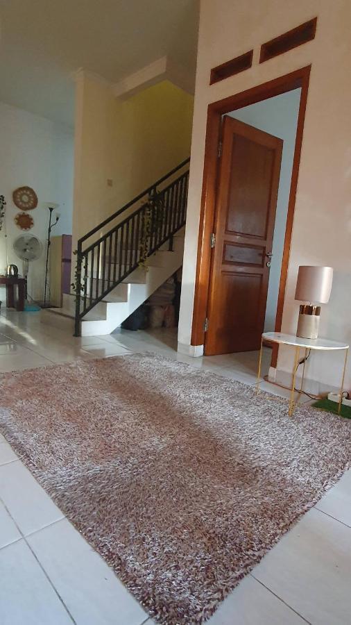 House In Bekasi Timur Villa Esterno foto