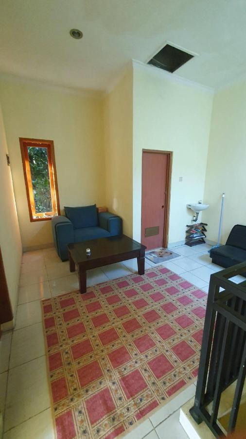 House In Bekasi Timur Villa Esterno foto