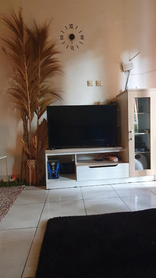 House In Bekasi Timur Villa Esterno foto