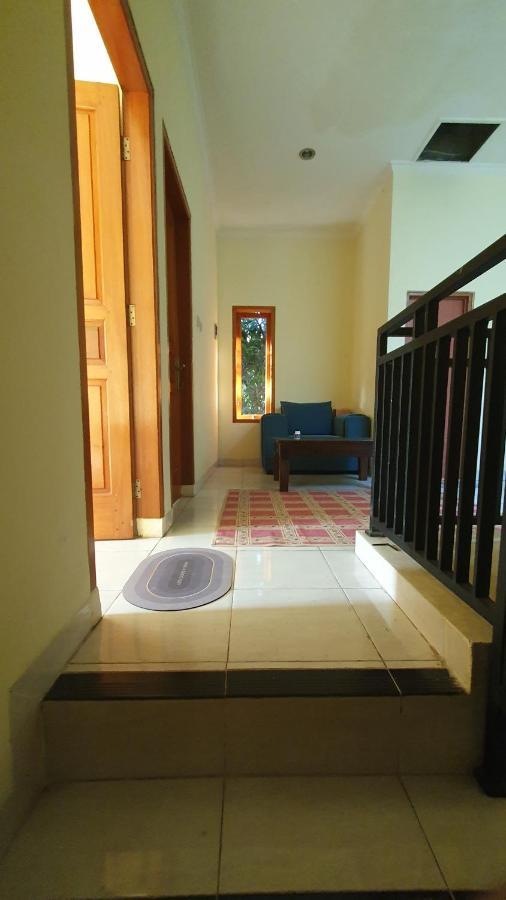 House In Bekasi Timur Villa Esterno foto